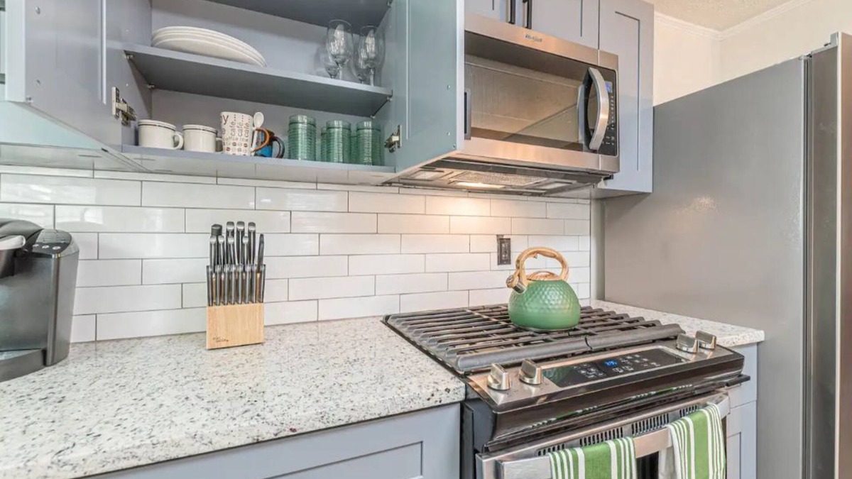 Hapeville Cottage | Green Door In Hapeville #1n