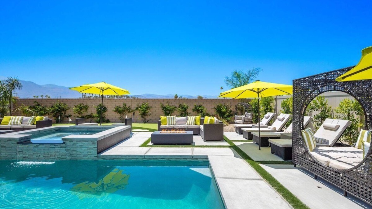 Coachella House | green door · Lux Resort Gem ~ Backyard Pool/Spa ~ Near Festival