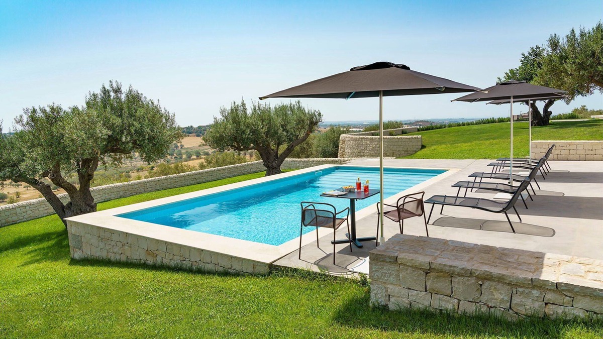 Noto Villa | Green Hill with garden, pool and a terrace