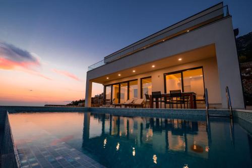 Bar Villa | Green Hills Villa