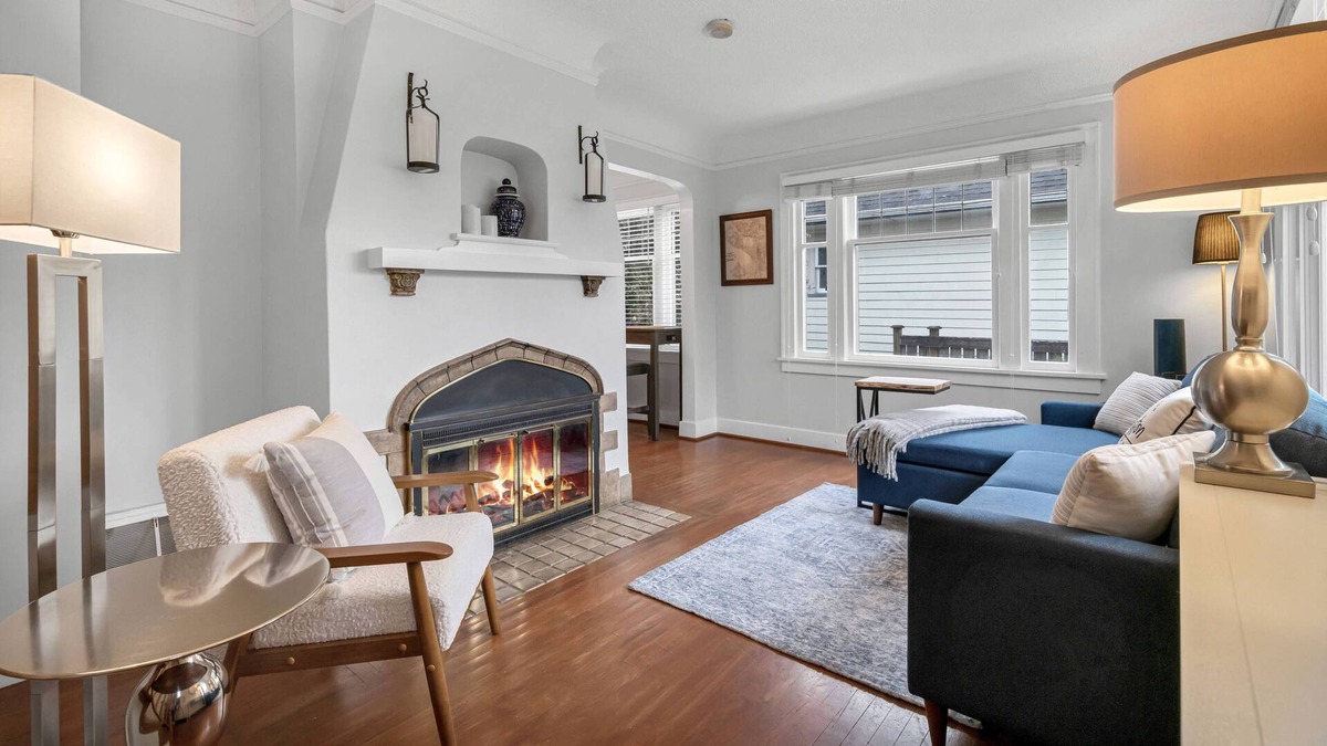 Green Lake House | Green Lake 2-level 4BR Home w Parking