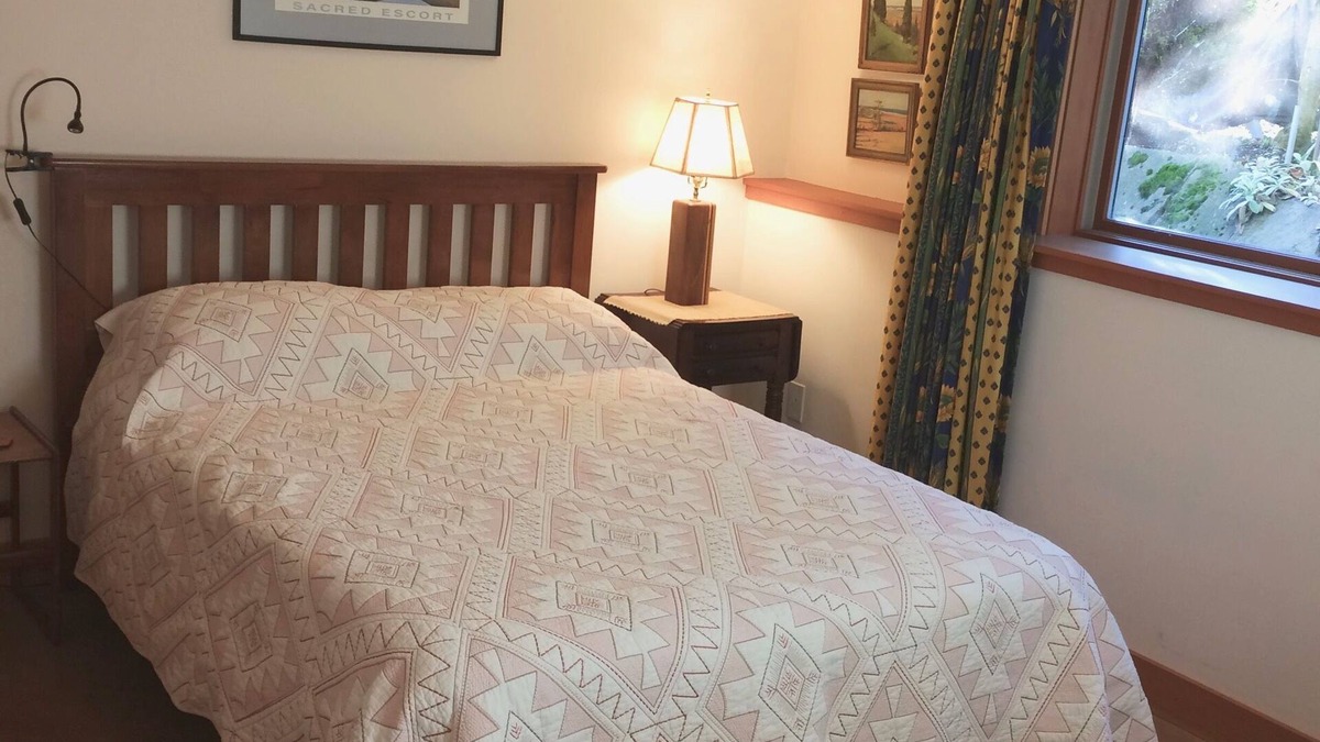 Phinney Ridge Apartment | 'Green Lake Getaway'