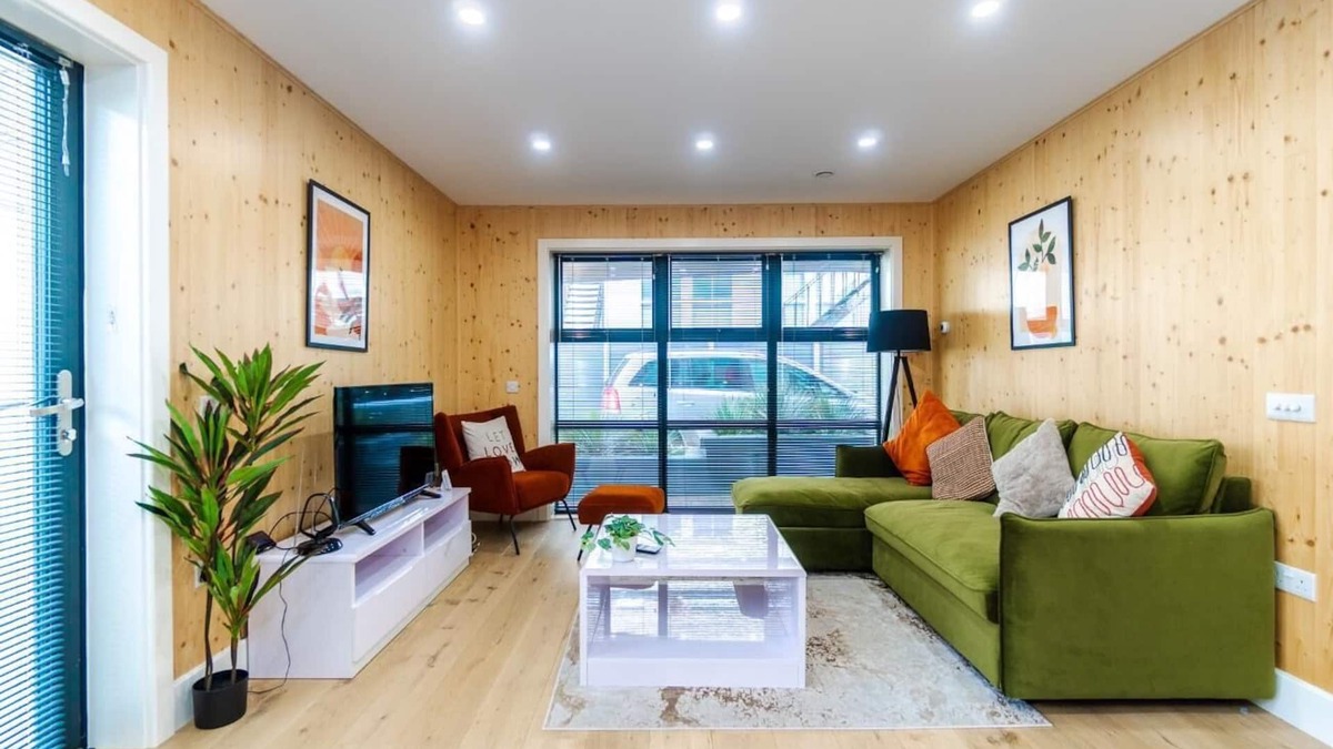 Hove House | Green Mews 3 with Free Parking | By My Getaways
