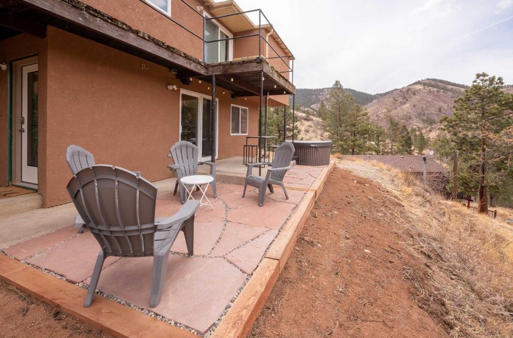 Green Mountain Falls Apartment | Green Mountain Falls Apt with Mountain View, Hot Tub