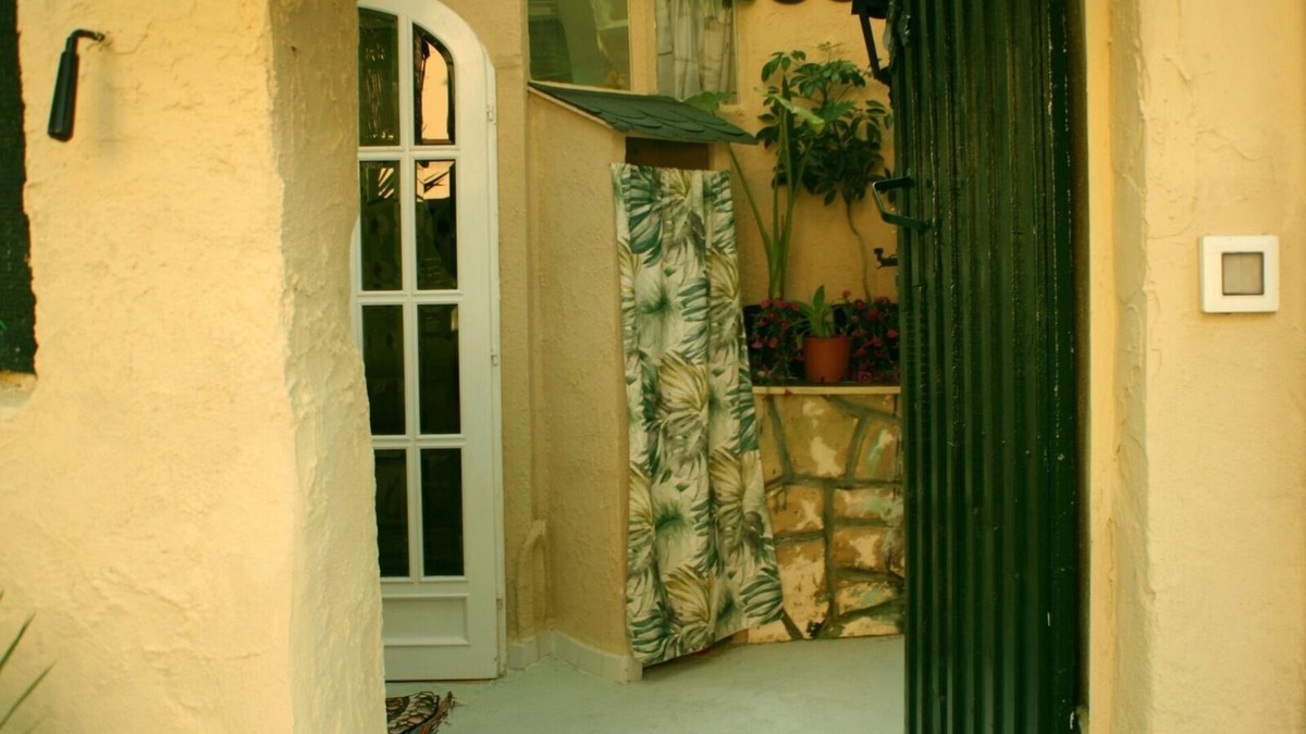 Vada House | GREEN ROOM OF ARTISTS