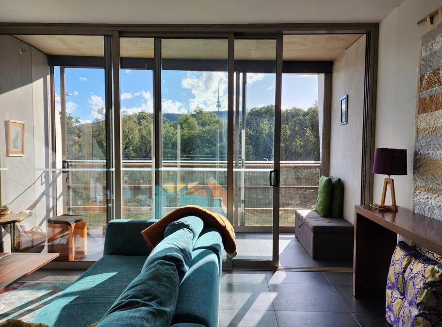 City West Apartment | GREEN ROSE Quiet Spacious Lakeside Carpark Exceptional 70m2