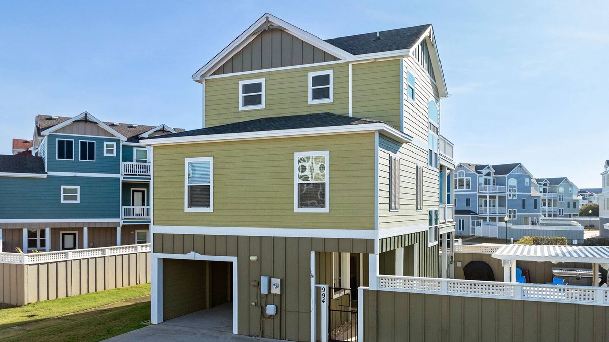 Whalehead Beach House | Green Sea Turtle: Hot Tub | Tiki Bar | Pool Access