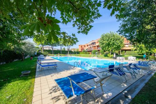 Rivoltella Apartment | Green Tiffany Apartment - Happy Rentals