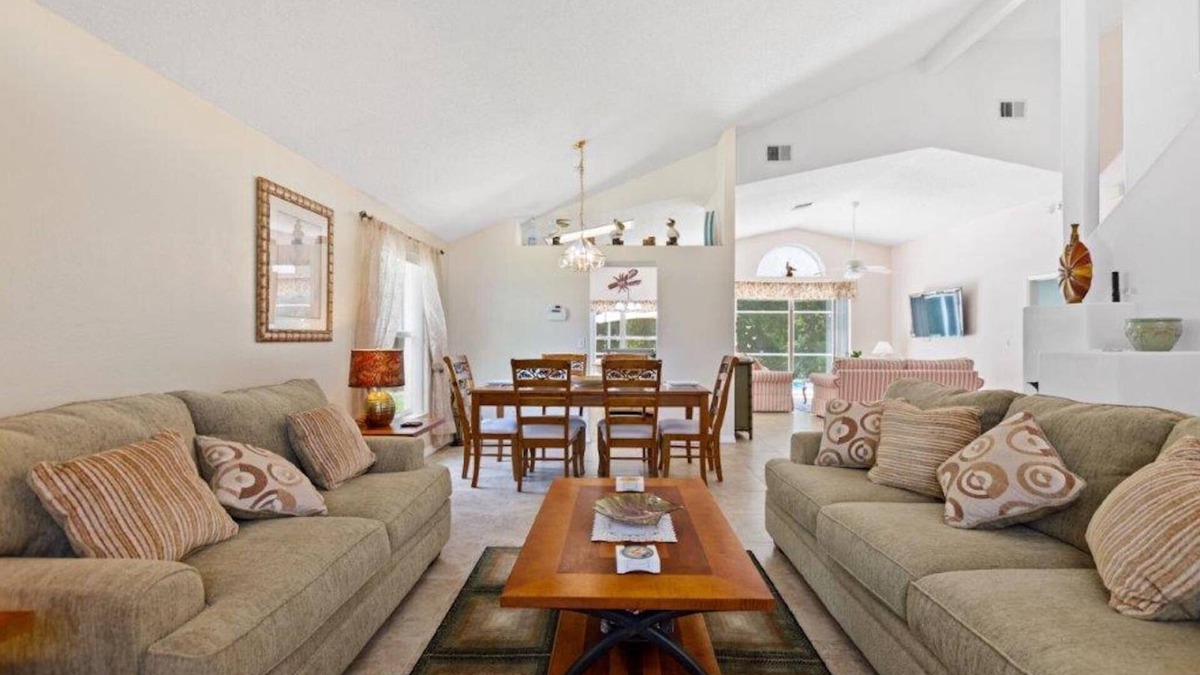 Lindfields House | Greenbelt Home w/Private Pool | Ground Floor King Master | Dog-Friendly | Sleeps 8