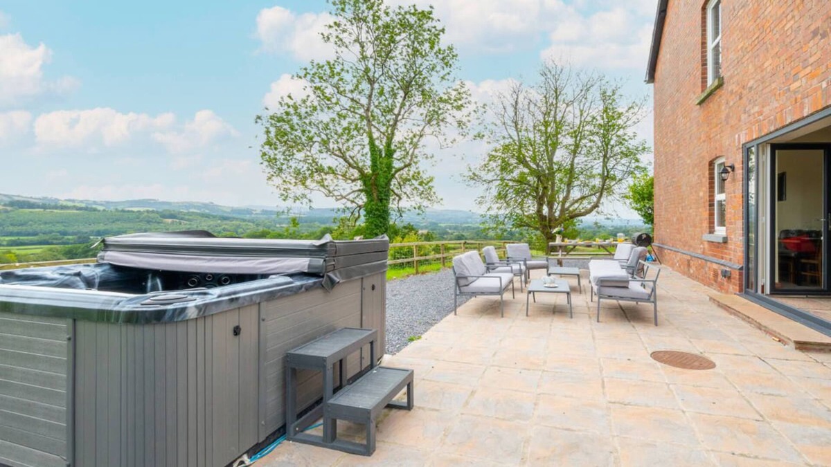Llangadog House | Greengrove Farmhouse (Glasallt)