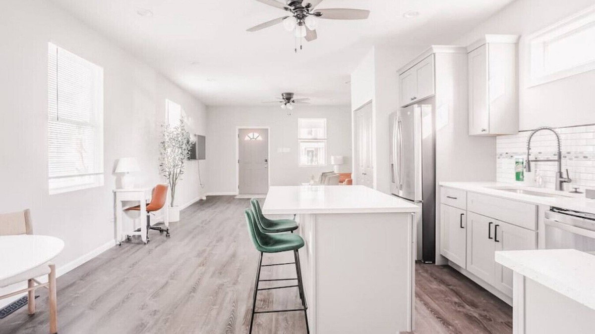 Northside House | Greenhouse Cottage 10 min to Downtown, UC Hospital