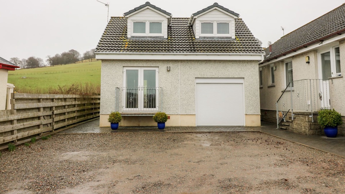 Biggar Cottage | GREENMOUNT COTTAGE, pet friendly, character holiday cottage in Biggar