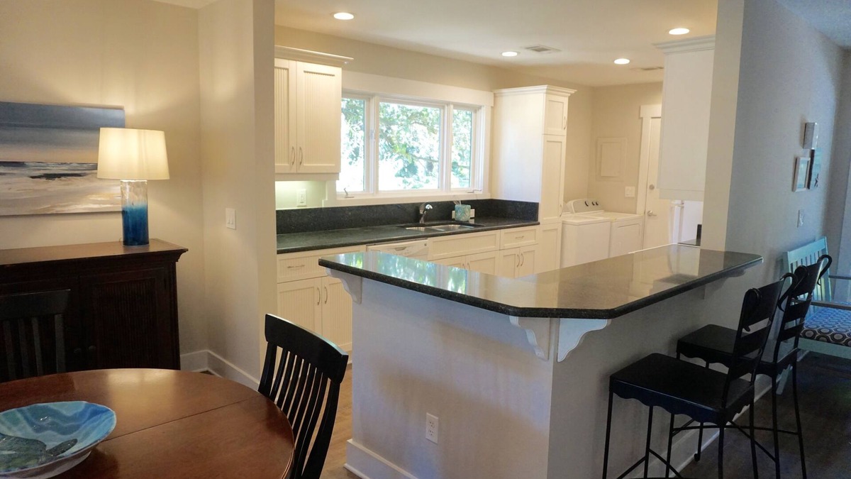 West Beach Cottage | Greenslake Cottage with Golf Course View and community pool access!