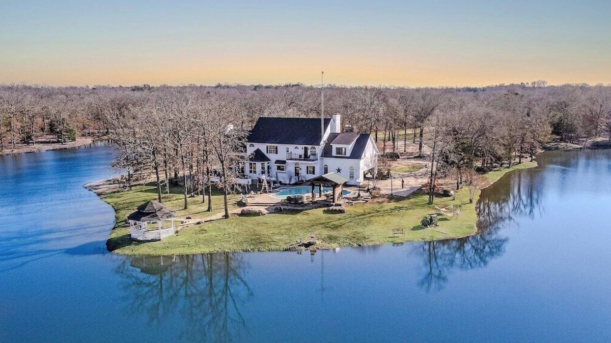Greenville Other | GREENVILLE House · Getaway - Private Lake, Kayaking, Trails, Jaccuzi