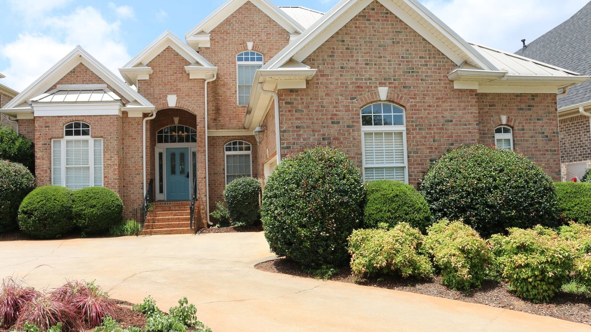 Five Forks House | GREENVILLE, SC WATERFRONT EXECUTIVE HOME -WIFI GAME RM/STUDY GREAT VIEW