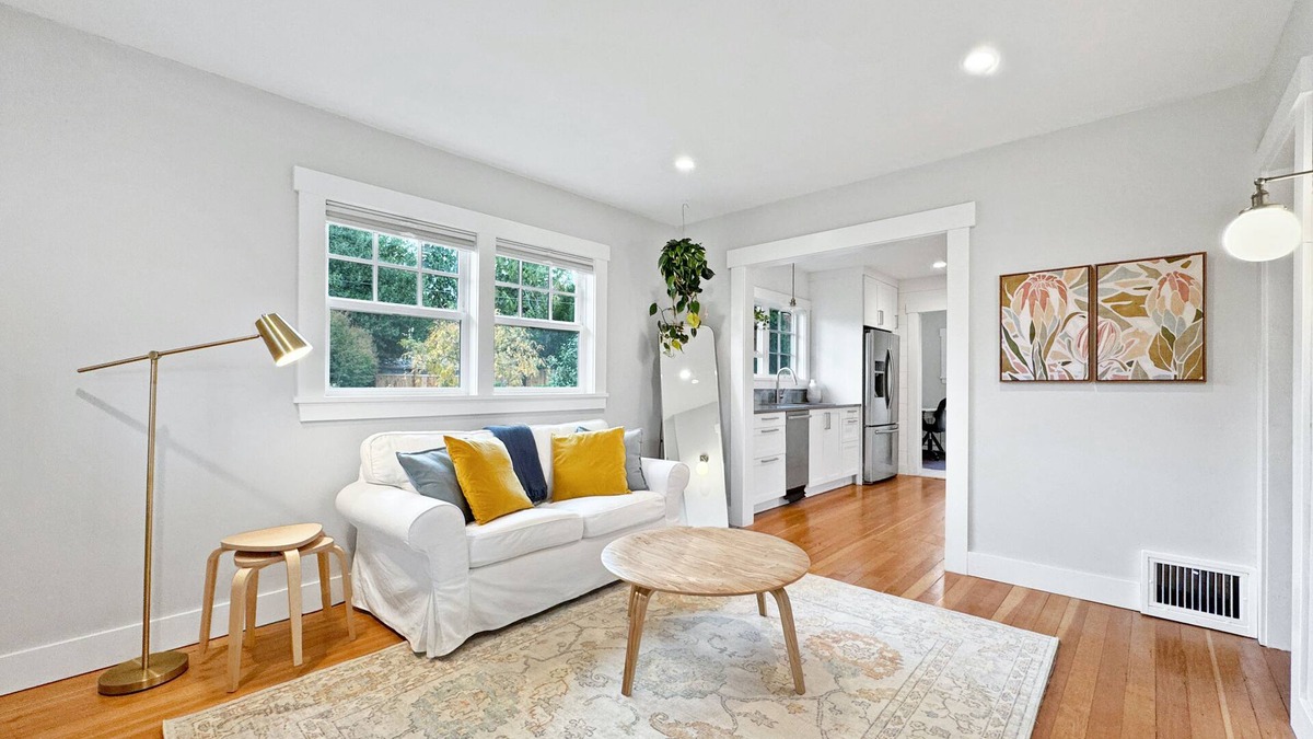 Greenwood House | Greenwood Cottage | King Bed | Office | Fenced Yard