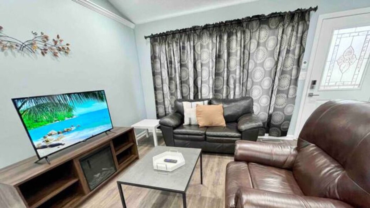 New Whiteland House | Greenwood/Franklin, Newly Remodeled 3 Bedroom Home