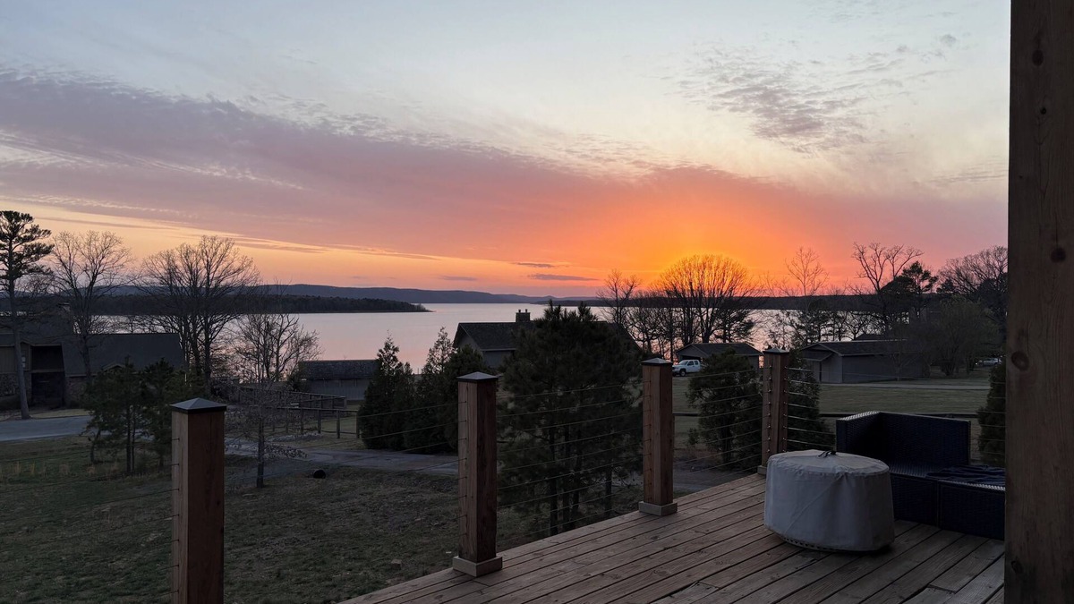 Drasco House | Greers Ferry Lake 4-bedroom house nsleeps 12- Breathtaking SUNSETS -Golf Course