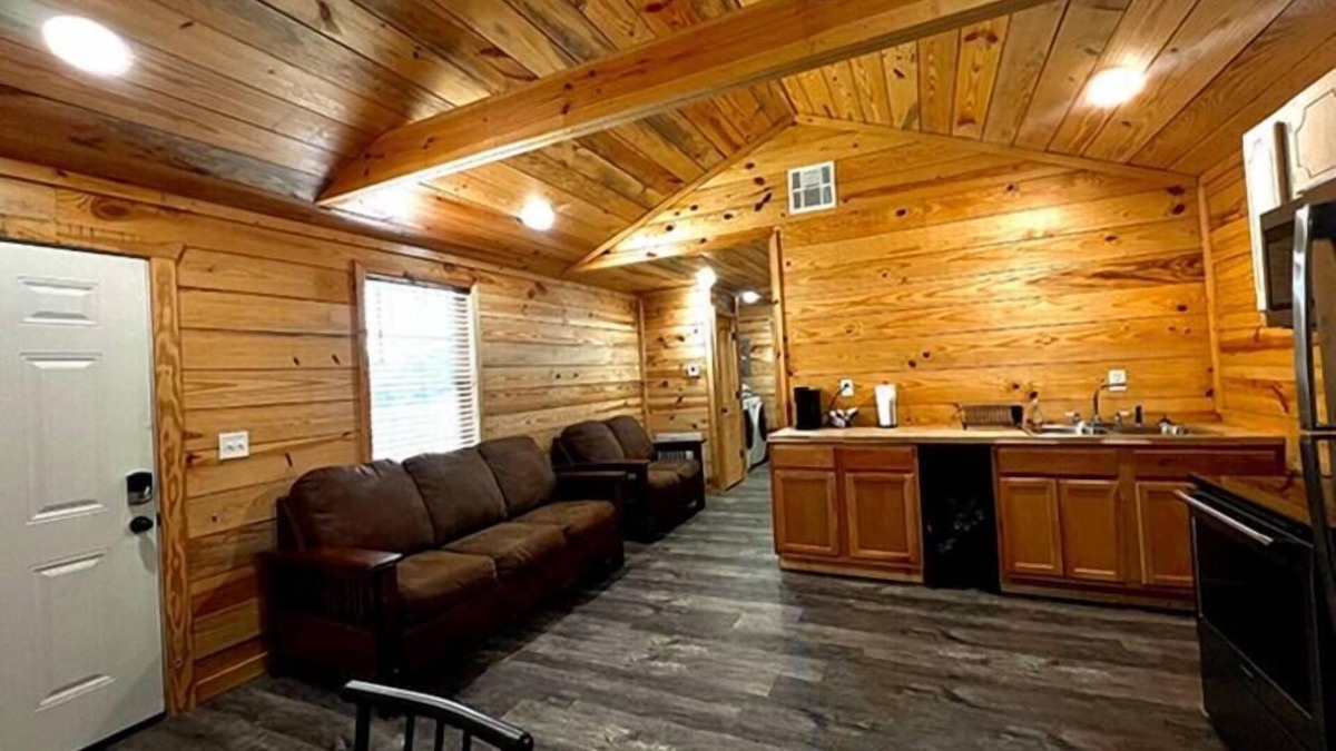 Coffeeville Cabin | Grenada Lake Resort 2 bedroom Cabin # 6