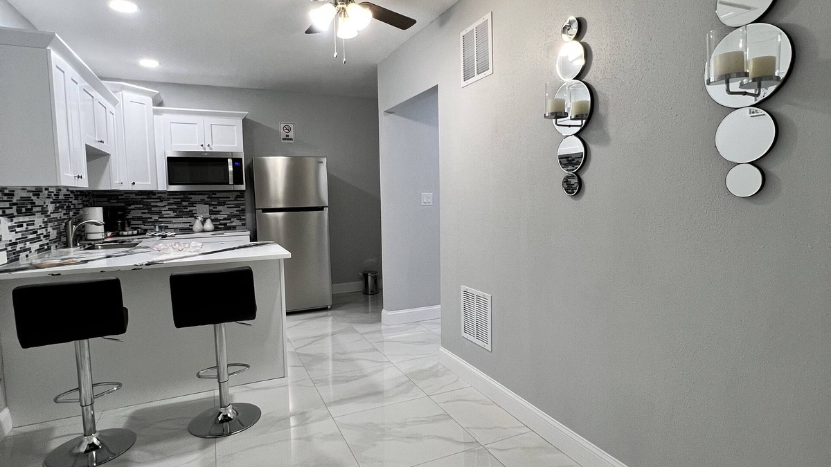 Tampa Apartment | Grey Novo Studio w/parking-internet near to airport