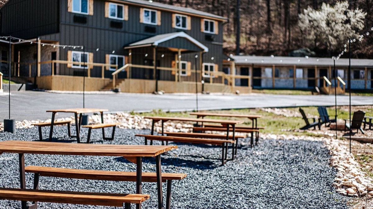Waynesboro Apartment | Grey Pine Lodge | King Deluxe | Pet-Friendly! | BEST Location & Amenities!