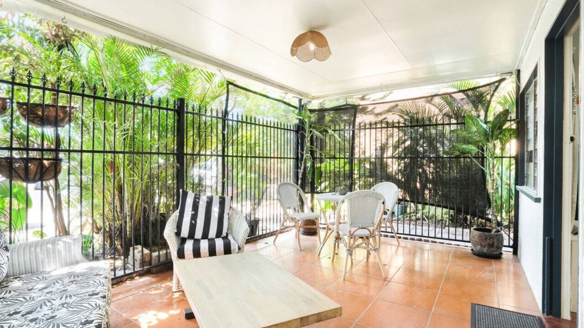 Cairns North Apartment | Grey Whale Anchor Inn U5- Discover Cairns: Comfort on a Budget!