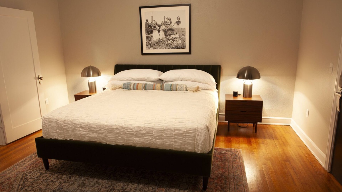 Tyler Hotel | Greyhound Inn - Classic King Suite