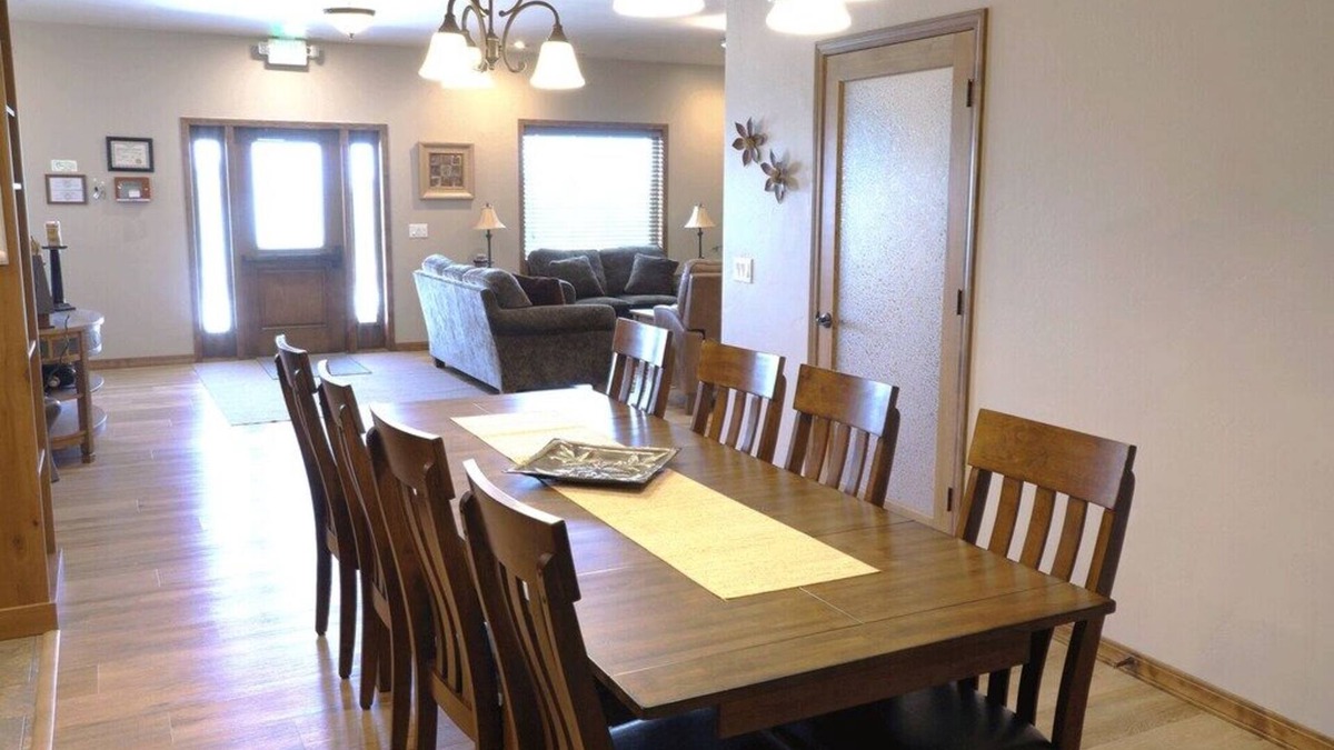 Heyburn House | Greystone Crossing Suite #6