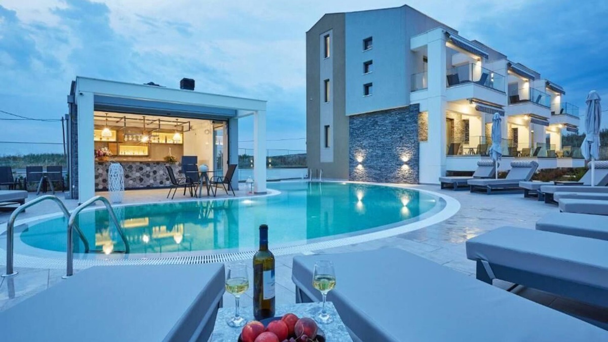 Paralia Dionysiou Hotel | GreyStone Suites