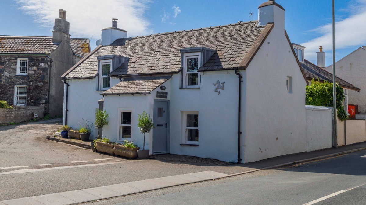 Kirkmichael Cottage | Greystones is a quaint cottage in the heart of the village of Kirk Michael