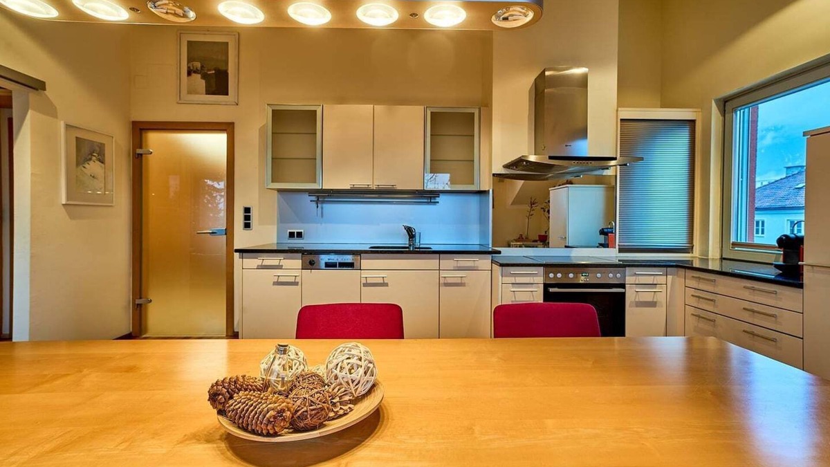 Innsbruck City Centre Apartment | Große, Exklusive Wohnung mit Balkon und Fantastischer Aussicht auf die Bergwelt