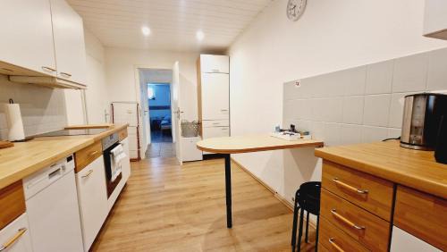Alt-Rentfort Apartment | Große Unterkunft - Nähe Movie Park - Veltins Arena