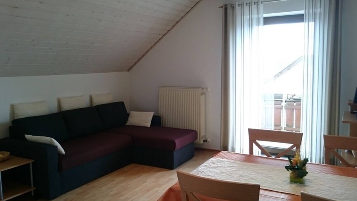 Ellzee Apartment | Großzügige Ferienwohnung (80qm) mit Garten und WLAN