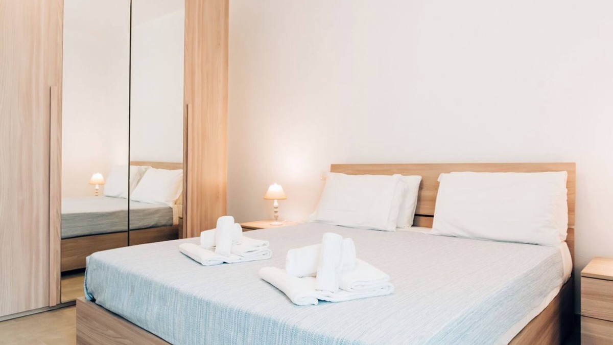 Olbia Apartment | Groen House: Two-Bedroom Apartment with Balcony and Garden View