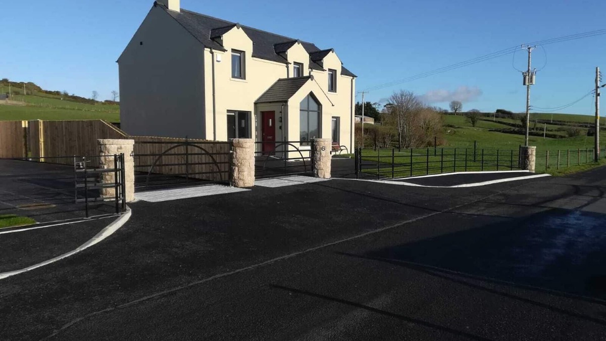 Castlewellan House | Gromoth Mountain View Cottages - Lichen Cottage