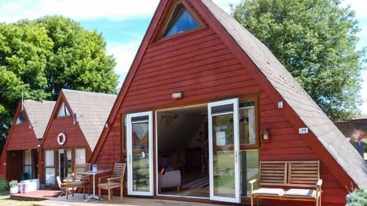 Martin Cabin | GROOVE ARMADA, family friendly, country holiday cottage in Kingsdown