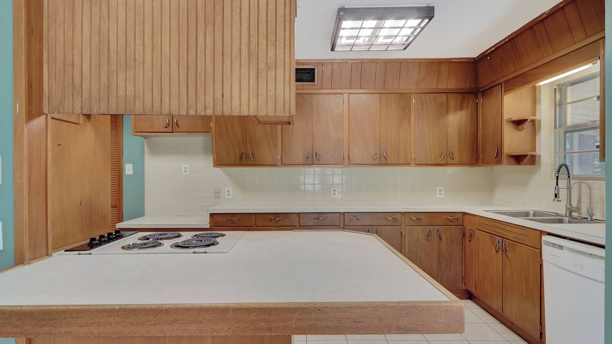 Lakeland House | Groovy 70's Lake Front Reetreet in the heart of the City