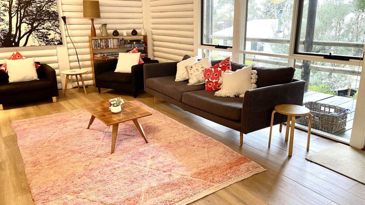 Lorne House | Groovy Lorne Ocean View Log House, Pet Friendly (Freshly renovated)