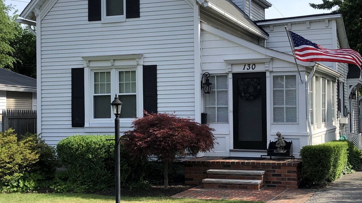 Grosse Pointe Other | Grosse Pointe Farms, turn-of-the-century, renovated, Period House, furnished