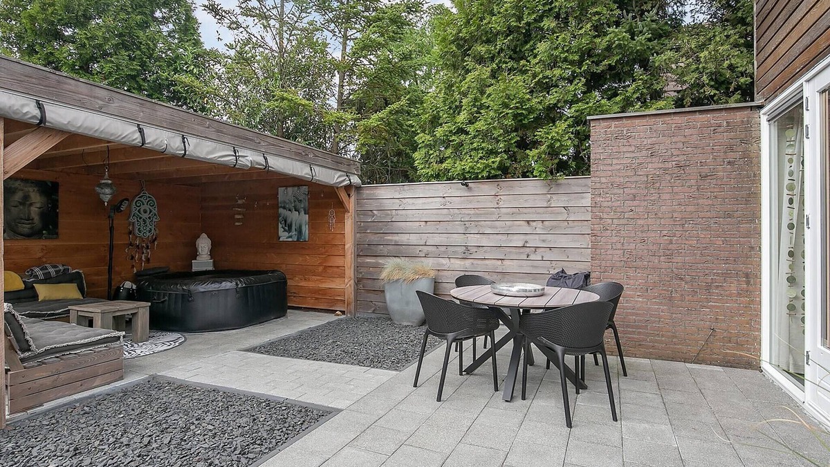 Grou House | Grou Getaway with Bikes & Whirlpool