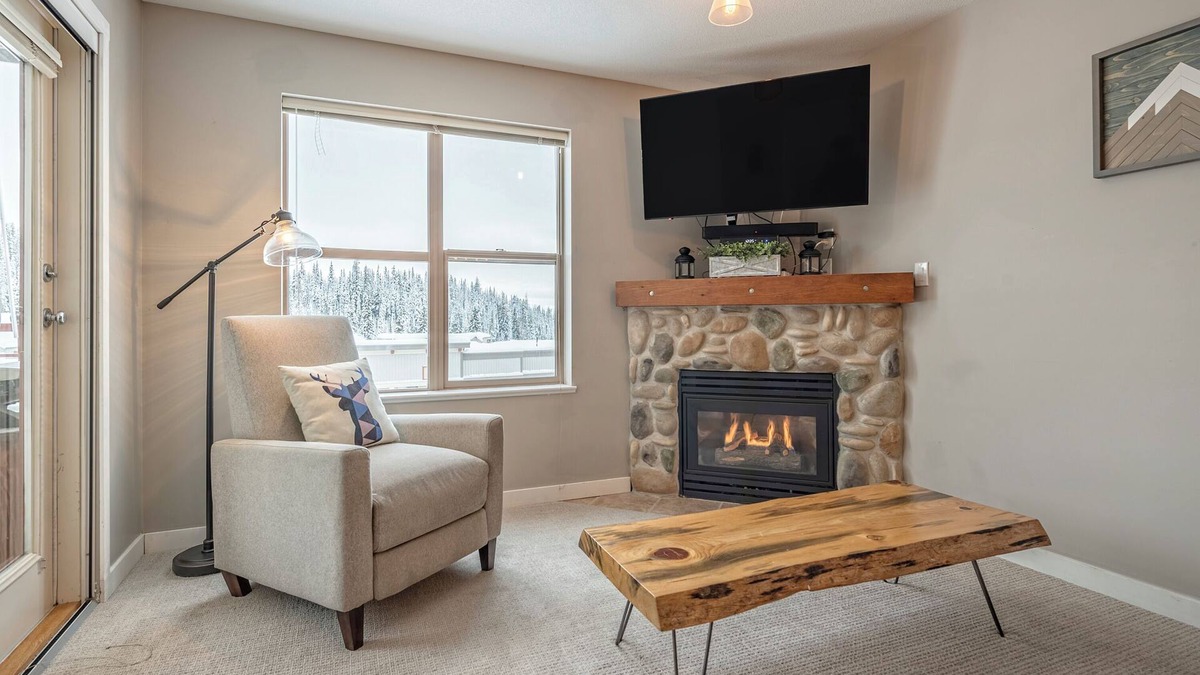 Silver Star Mountain Condo | Ground Floor Creekside Condo - Ski right to your door - BBQ - Pet Friendly
