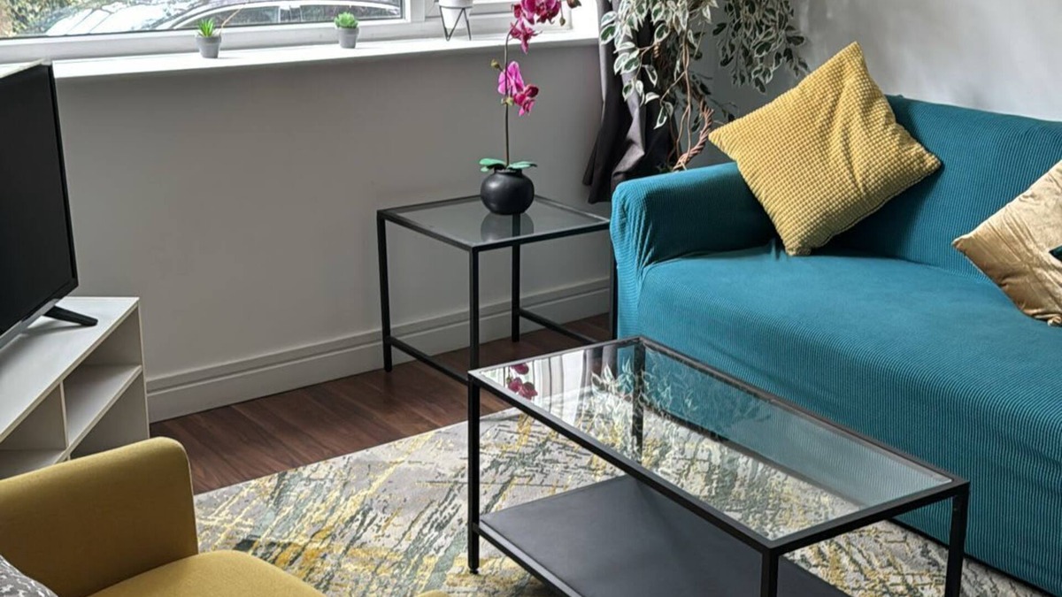 Hinckley Condo | Ground Floor 2-Bed Apartment | Free WiFi & Parking