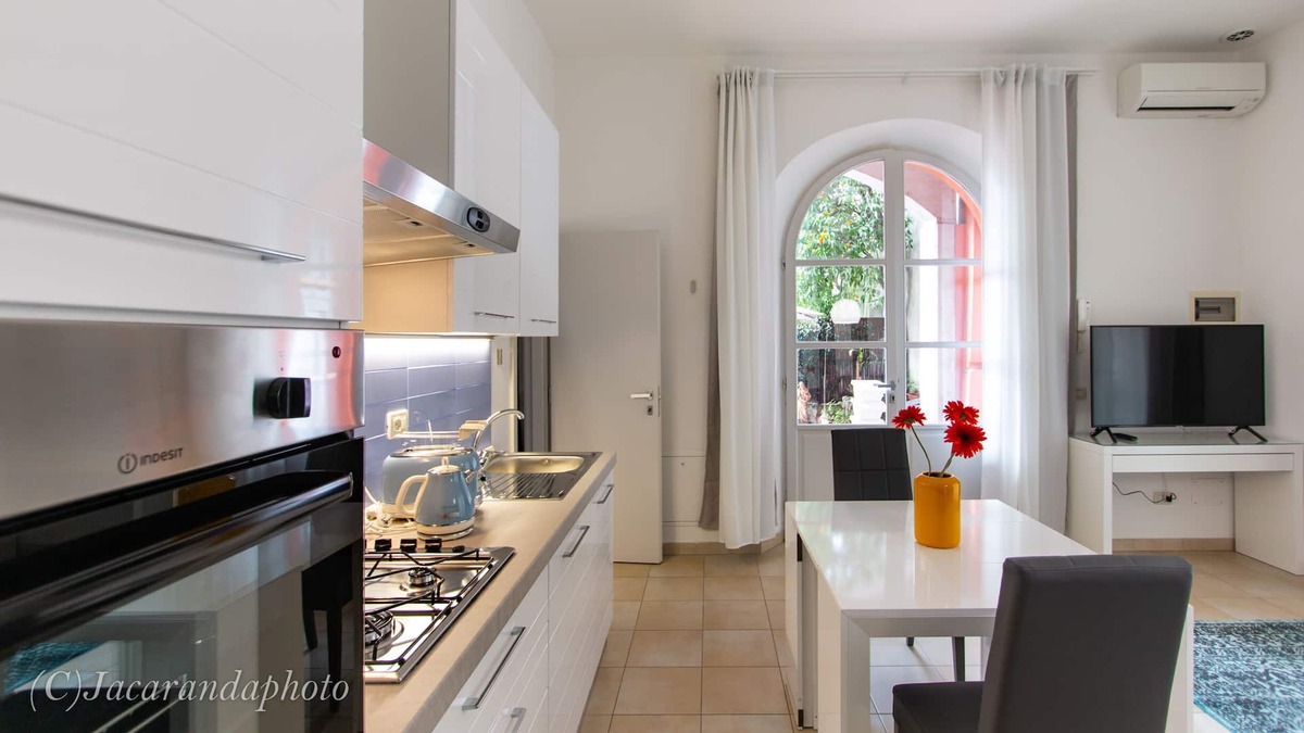 Pietrasanta Apartment | Ground floor apartment in the center with garden
