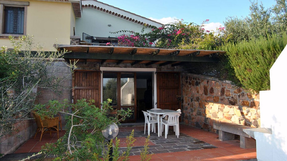 Sant'Antioco Apartment | Ground floor apartment, veranda with barbecue, garden, tennis court
