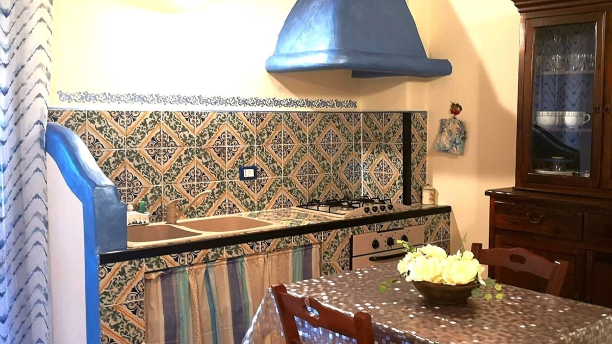 Ustica Apartment | Ground floor apartment with covered terrace