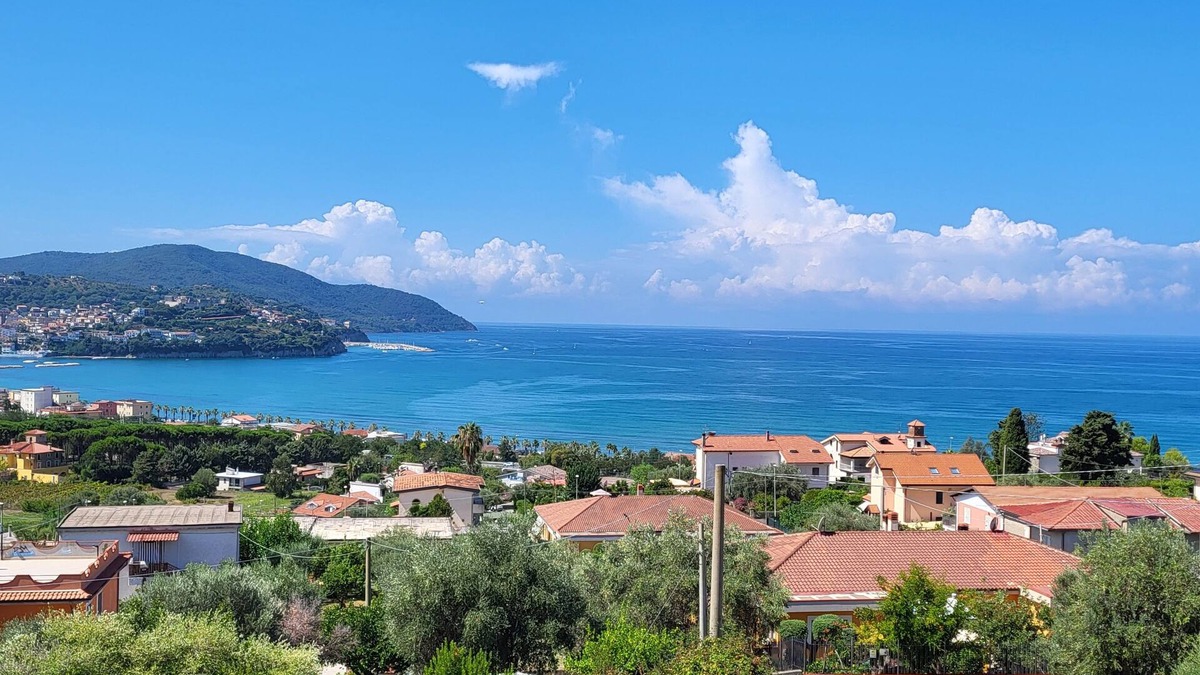 Agropoli Apartment | Ground floor apartment in a villa with garden and parking.