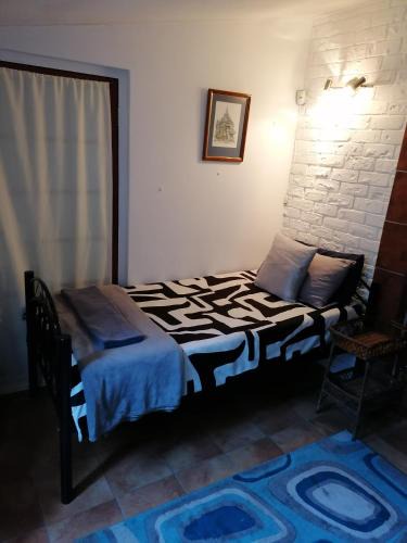 Ethekwini Apartment | Ground Floor apartment-2 x single beds, TV,kitchen, own bathroom, patio