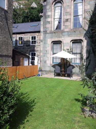 Barmouth Apartment | Ground Floor Barmouth Centre Apartment With Garden