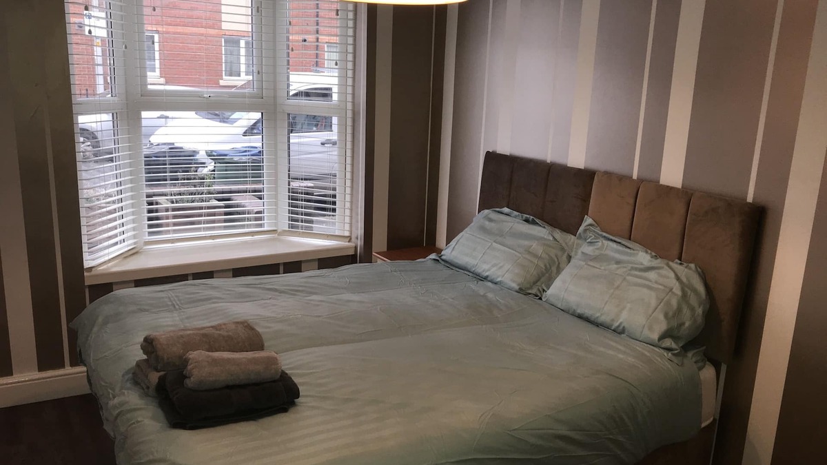 Smethwick Apartment | Ground Floor Contemporary 1 Bed Apartment