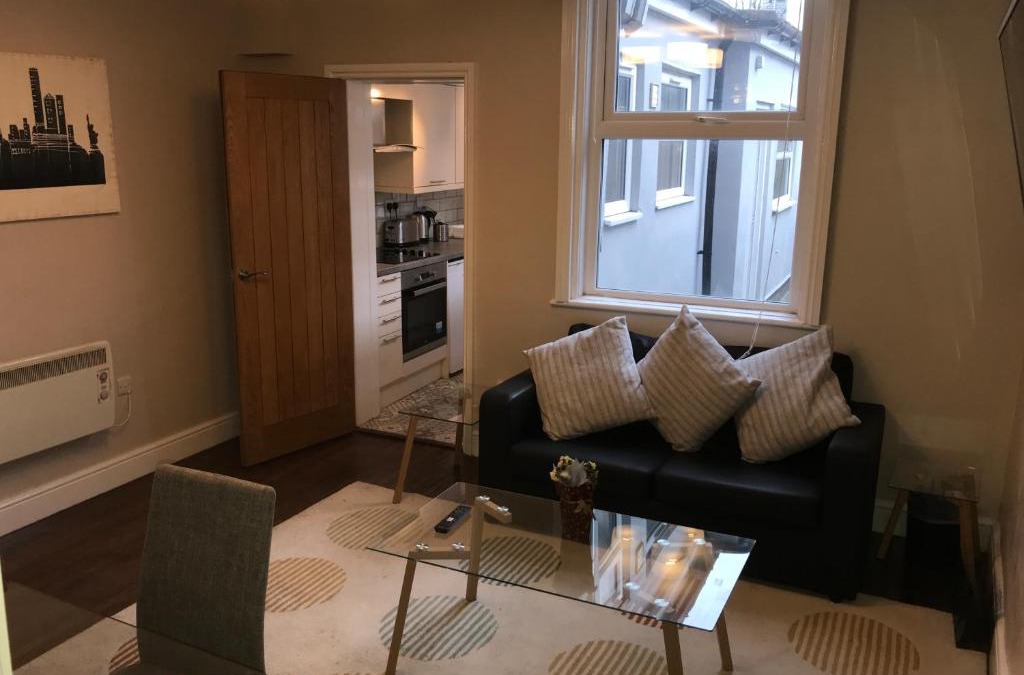 Smethwick Apartment | Ground Floor Contemporary 1 Bed Apartment